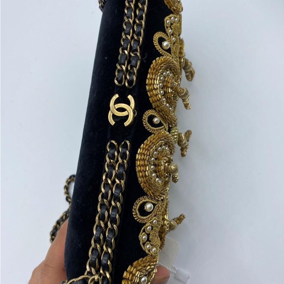 CHANEL RARE CLUTCH - Picture 5 of 10